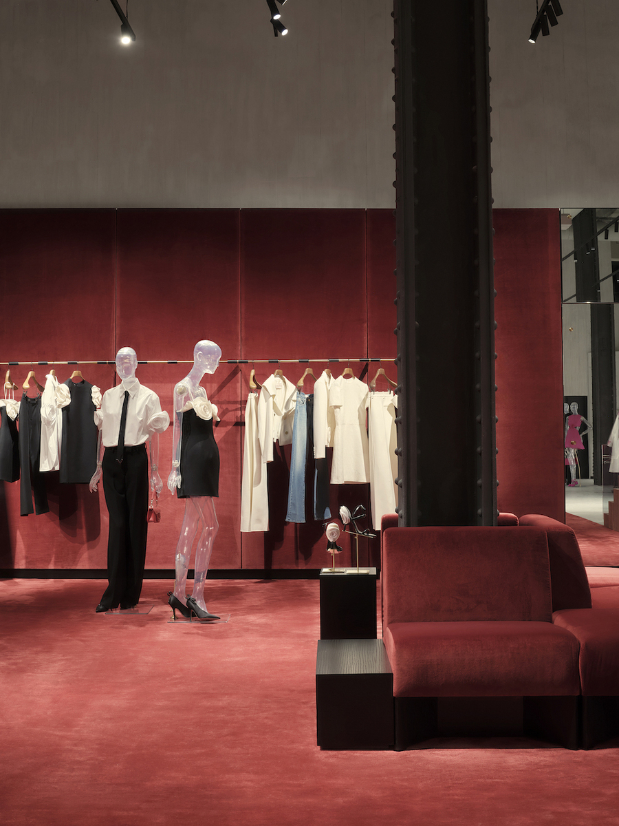 Valentino — still 7