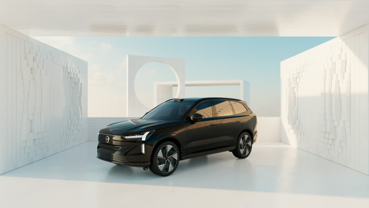 Volvo EX90 — still 11